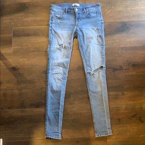 Hollister Distressed Jeans; Size 5 (Regular)
